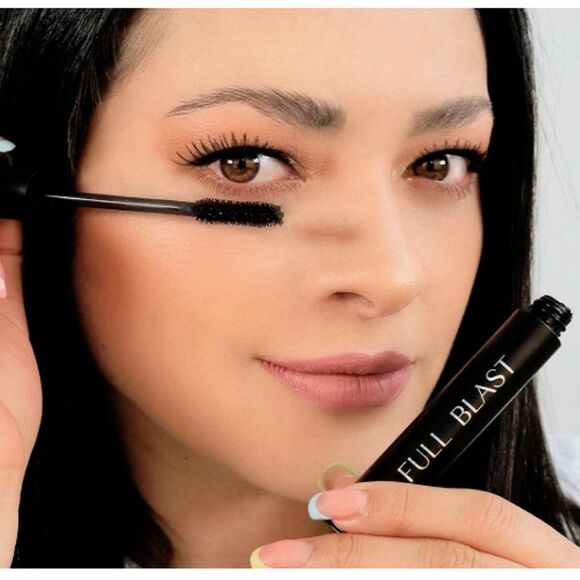 Farmasi Full Blast Mascara Black 0.33 FL.OZ - Picture 10 of 11